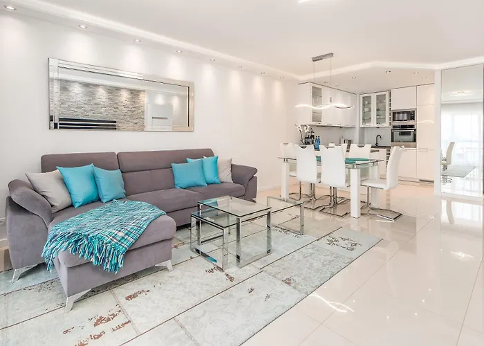 Stylish Vacation Apartment With Parking In Miedzyzdroje By Noclegi Renters