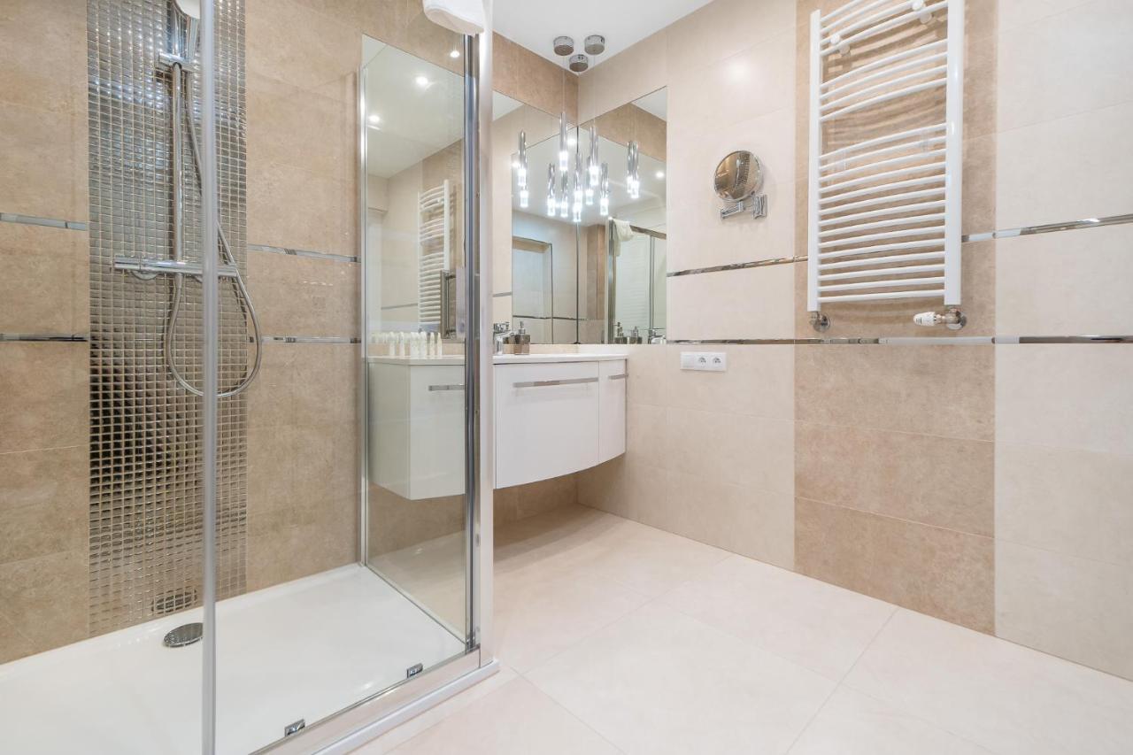 Stylish Vacation With Parking In By Renters Apartment *
