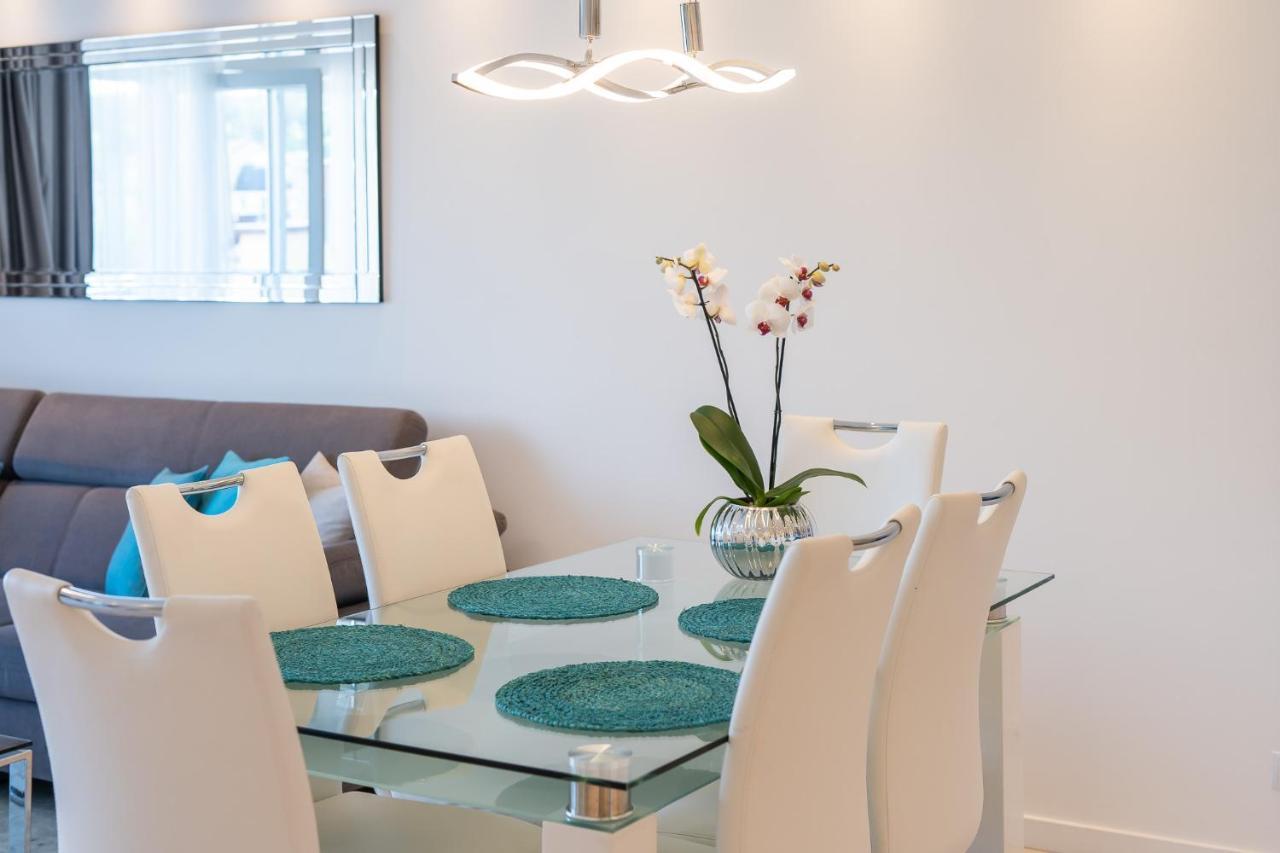 Stylish Vacation With Parking In By Renters
